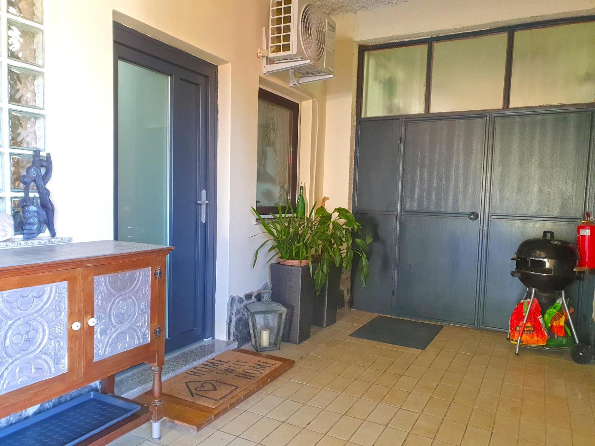 Apartment With Terrace Nona Pavla โทลมิน ภายนอก รูปภาพ
