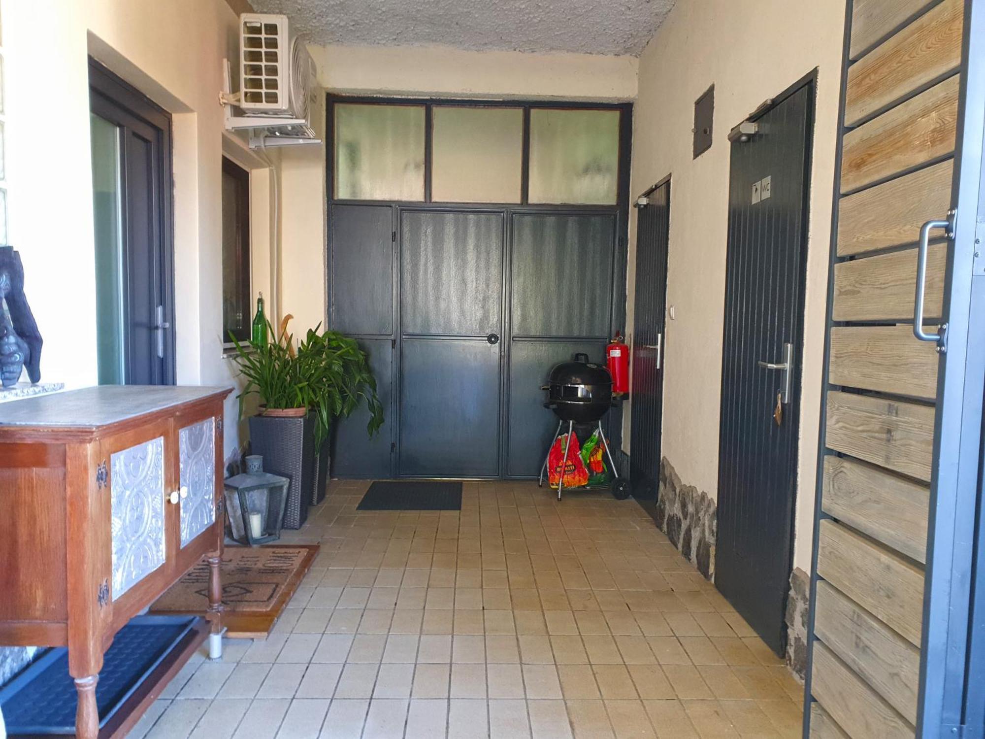 Apartment With Terrace Nona Pavla โทลมิน ภายนอก รูปภาพ